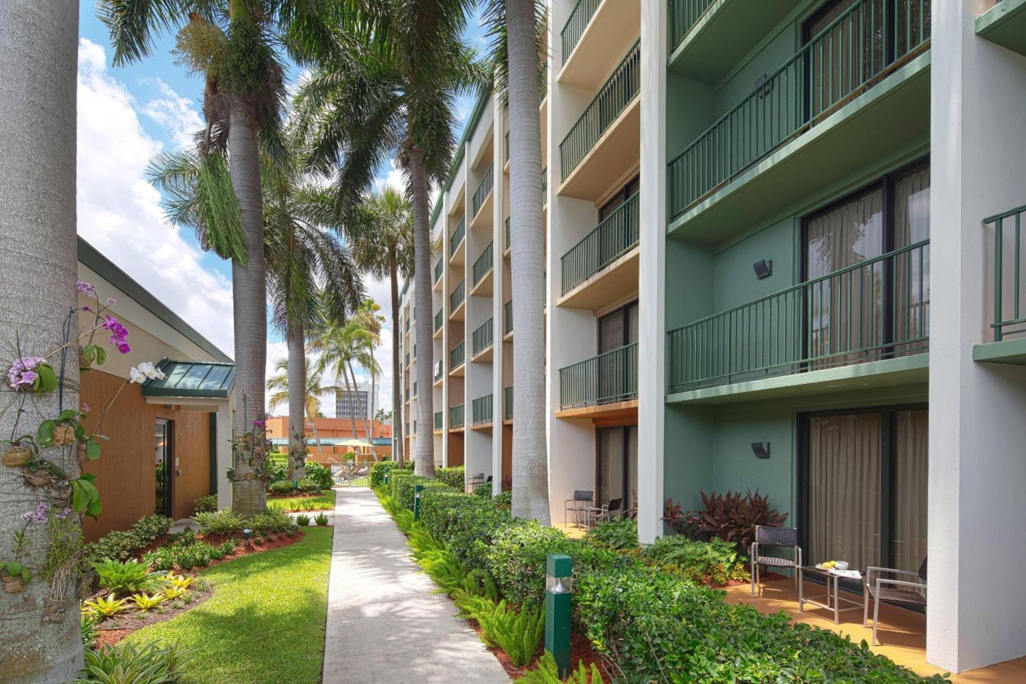 Courtyard By Marriott Fort Lauderdale East / Lauderdale-By-The-Sea Exterior foto